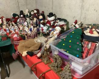 Lots of stuffed snowmen and santas