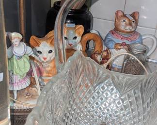 Sorry for the bad zoom in on the cats