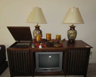Vintage Stereo, nice lamps
