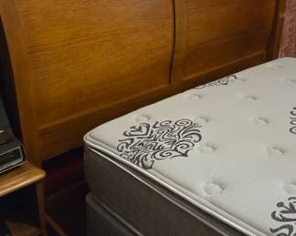Queen size sleigh bed