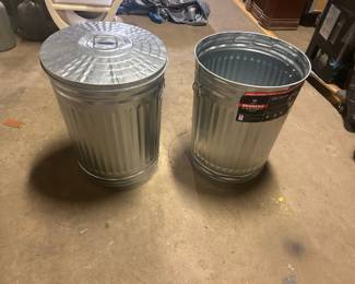 Little trash cans with lids