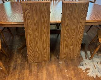 Oak Dining Table (8) chairs (4) leaves
Tbl: 63”-120”L, 41”w 29.5”t Leaf 15”w
Chr: 19”w 17”d 38.5”t. $ 600.00