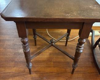 Wood lamp table. 25”w 25”d 28”t
$125.00