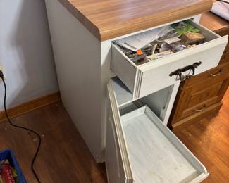 Storage cabinet. 19.5”w 25.25”d 39.5”t
$