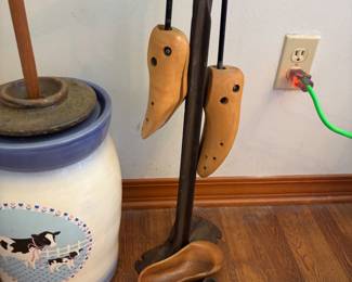 Cobbler cast iron and wooden items
$