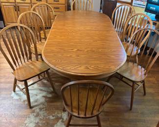 Oak Dining Table (8) chairs (4) leaves
Tbl: 63”-120”L, 41”w 29.5”t Leaf 15”w
Chr: 19”w 17”d 38.5”t. $ 600.00