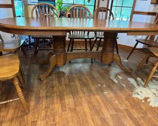 Oak Dining Table (8) chairs (4) leaves
Tbl: 63”-120”L, 41”w 29.5”t Leaf 15”w
Chr: 19”w 17”d 38.5”t. $ 600.00