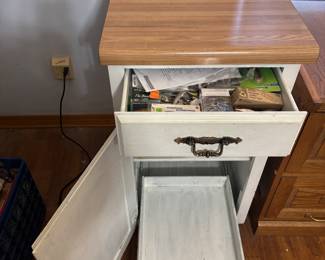 Storage cabinet. 19.5”w 25.25”d 39.5”t
$