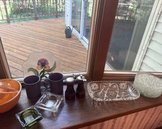 retro dishes and serving pieces