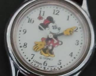 This is another jewelry piece, it's from the 80s.