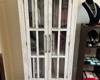 Pantry cabinet