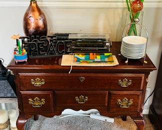 Pennsylvania Cherry Anne style Queen Lowboy, Hallmark 2333 American railways, hand blown glass flowers.
