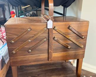 Vintage, accordion sewing box