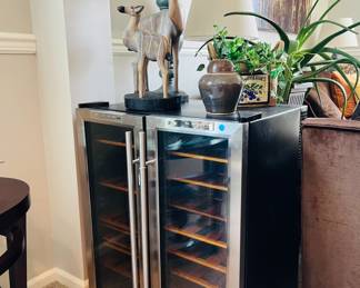 Dual-zone wine and beverage cooler.
