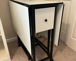Collapsible, sewing table
