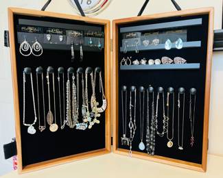Statement jewelry
