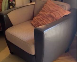 CLUB CHAIR
