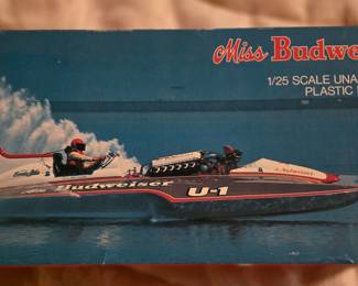 Miss Budweiser model kit