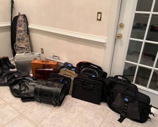Bags, Rimowa, Hartmann, Tumi, BMW, Tom Binh, Bulldog, dry bags 
