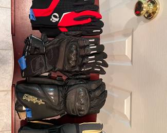 Motorcycle gloves