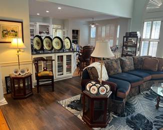 Corner chair, sofa, misc decor 