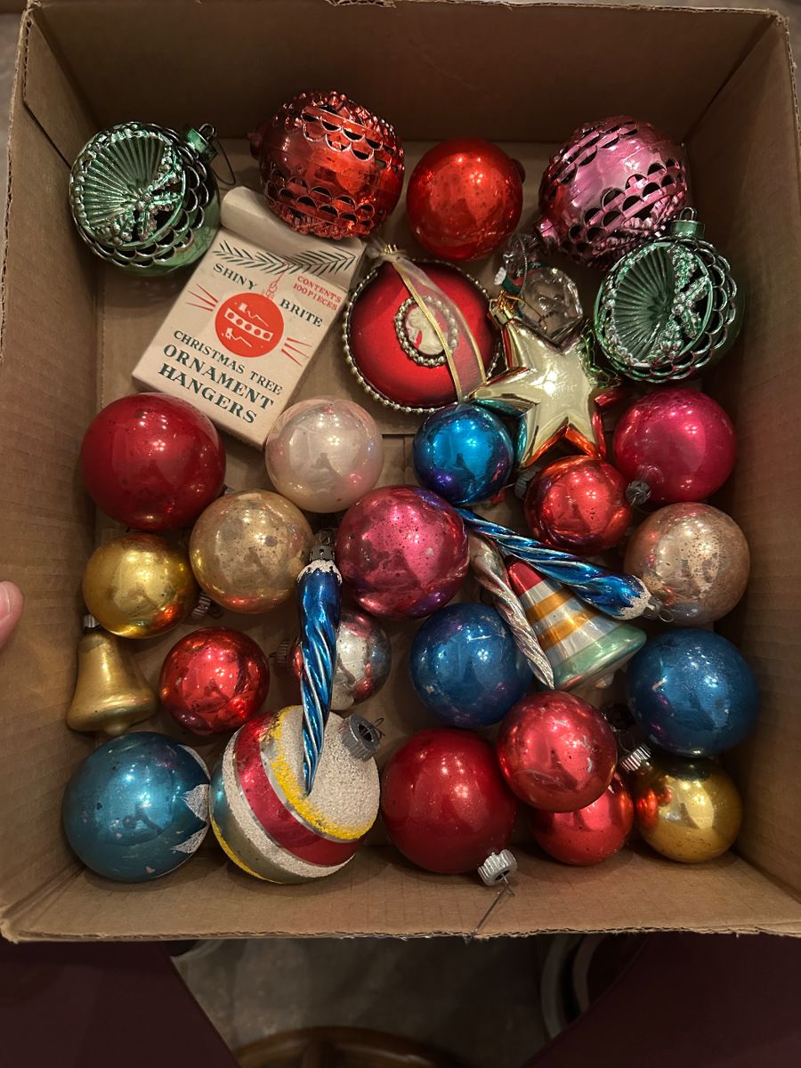 More vintage Christmas ornaments! We found a load of vintage Christmas items at the last minute and they’re just available on Saturday!