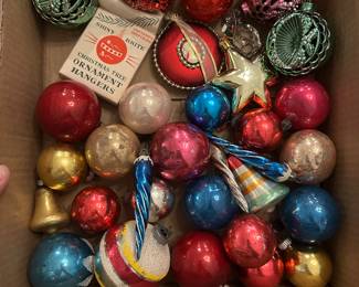 More vintage Christmas ornaments! We found a load of vintage Christmas items at the last minute and they’re just available on Saturday!