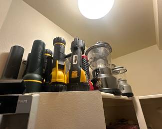 Flashlights & lanterns 