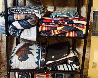 Quilts/Blankets/Afghans.