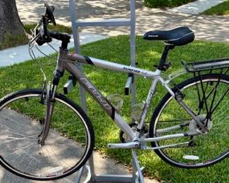Fuji Sunfire 1.0 Road Bike.