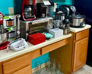 Large Selection of Kitchenware, Cookware and Bakeware.