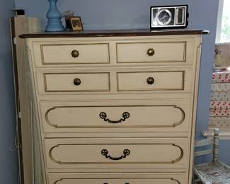 Chest of drawers