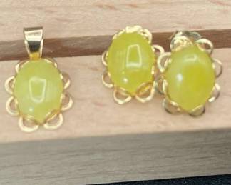 14K Gold Earrings And Pendant With Stone