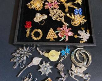 Vintage Gold Silver Toned Costume Jewelry Mostly BroochesPins