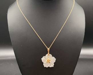 14K Gold Necklace With Flower Pendant