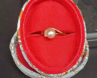 14K Gold Ring With Pearl