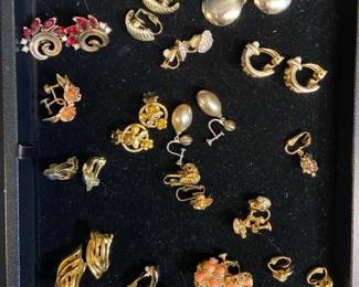 Vintage Gold Toned Clip On Earrings