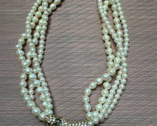 Vintage Richelieu Pearls with Leopard Pendant