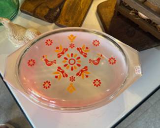 Vintage Pyrex Friendship Covered casserole dish