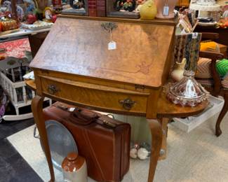 gorgeous vintage desk