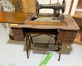Vintage antique white rotary sewing machine w desk