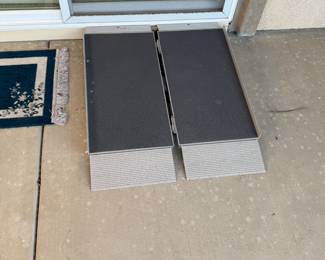 Metal foldable ramp