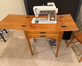 Singer deluxe zig zag sewing machine model 636 w desk