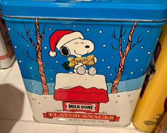 snoopy vintage collectible tin