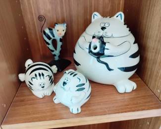 PIER ONE CAT TEAPOT & SALT & PEPPER