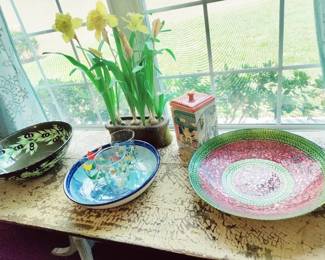 VINTAGE DOOR TABLE WITH DECORATIVE PLATTERS