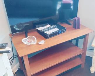 FLAT SCREEN, NOT SMART, WOOD CONSOLE