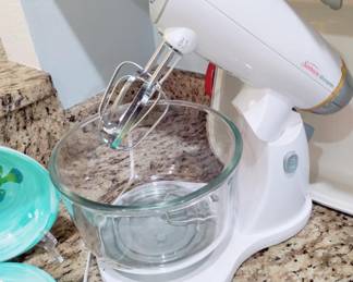 LIKE NEW SUNBEAM MIXER