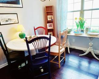 GREAT FARMHOUSE 46" ROUND SOLID WOOD GATE LEG TABLE WITH 4 LADDER BACK CHAIRS IN DIFFERENT COLORS - VINTAGE DOOR MADE INTO A TABLE (BY WINDOW)