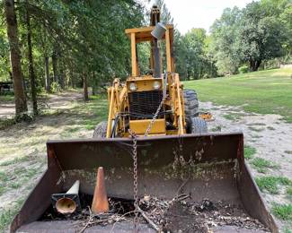 14). Case 580B Front End Loader
2493 Hours